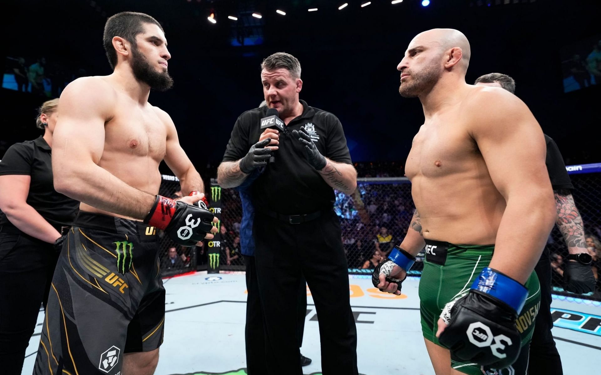 Islam Makhachev vs. Alexander Volkanovski. [via Getty Images]