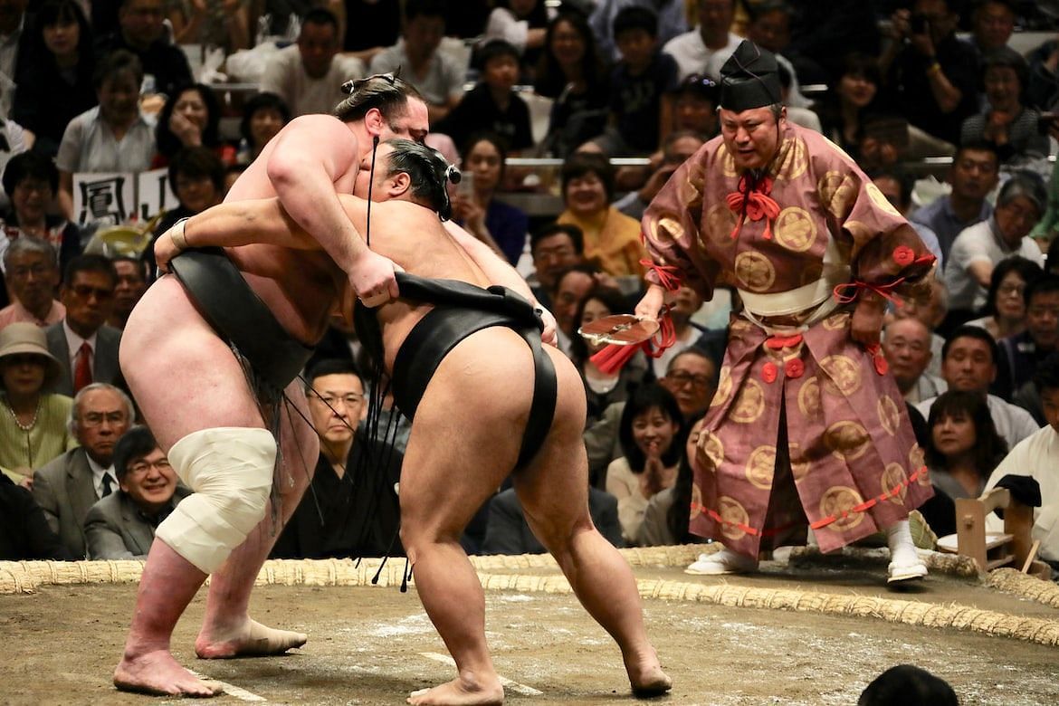 what makes sumo wrestler healthy (Image via Unsplash/Bob Fischer)