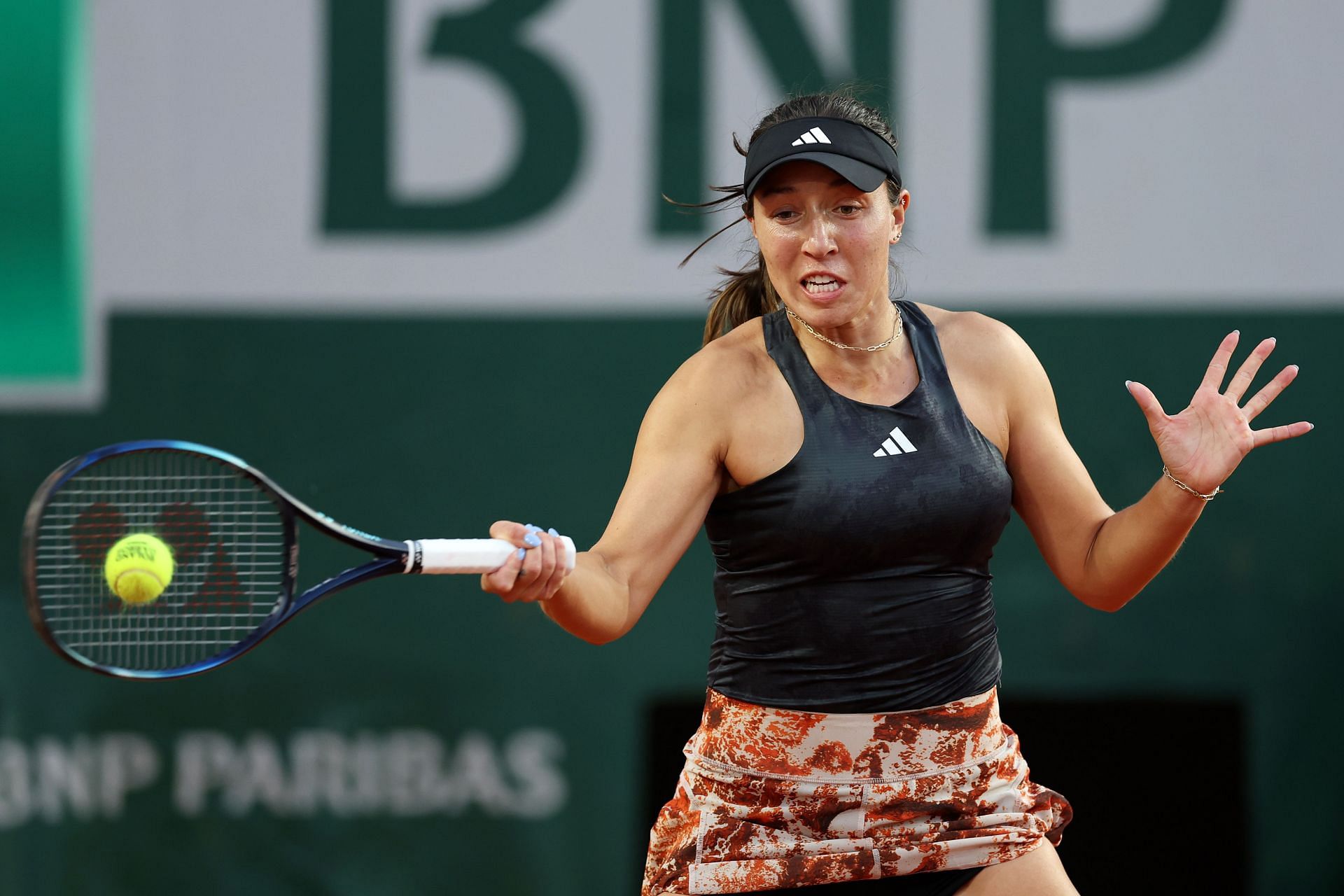 Jessica Pegula in action during her 2023 French Open first-round match against Danielle Collins