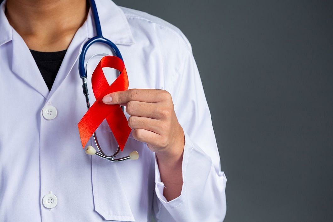 HIV weakens your immunity (Image via freepik/jcomp)