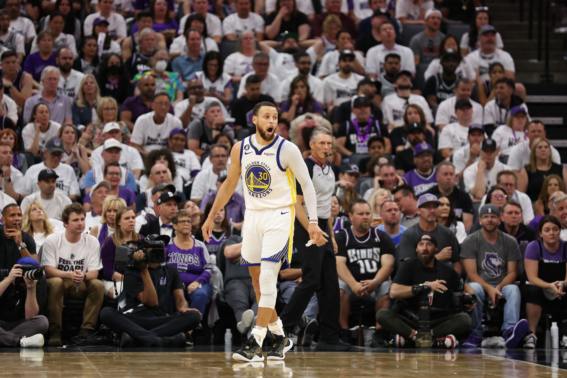 Curry is a world-class athlete and his playmaking skills are unmatched (Image via Getty Images)