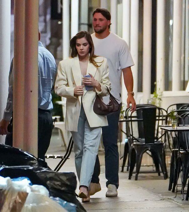 Who Is Josh Allen: Buffalo Bills QB Is Dating Hailee Steinfeld – Hollywood  Life