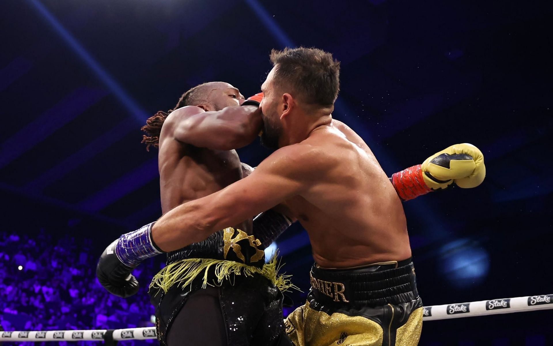 KSI knocking out Joe Fournier [Image courtesy: @HappyPunchPromo (Twitter)]