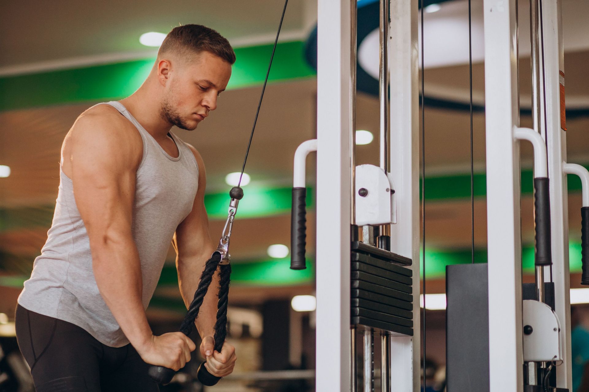 Cable rope pushdown to build perfect medial tricep heads. (Image via Freepik)