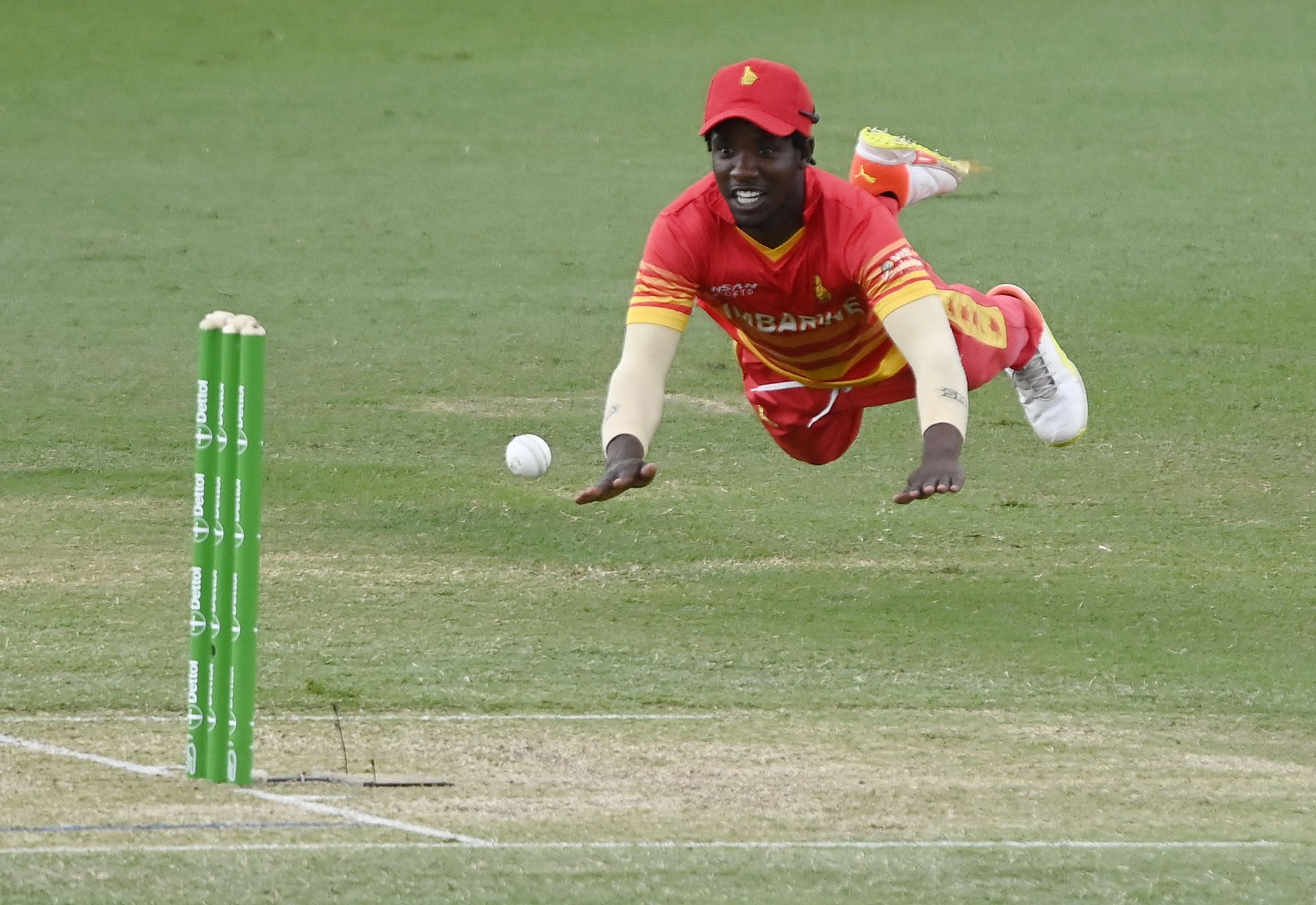 Australia v Zimbabwe - One Day International Series: Game 2