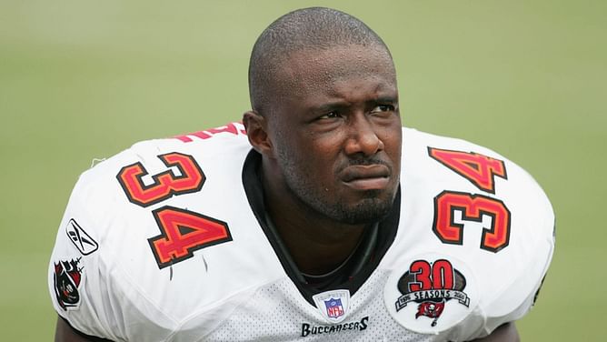 Is Dexter Jackson in the Pro Football Hall of Fame? Former Bucs safety career explored
