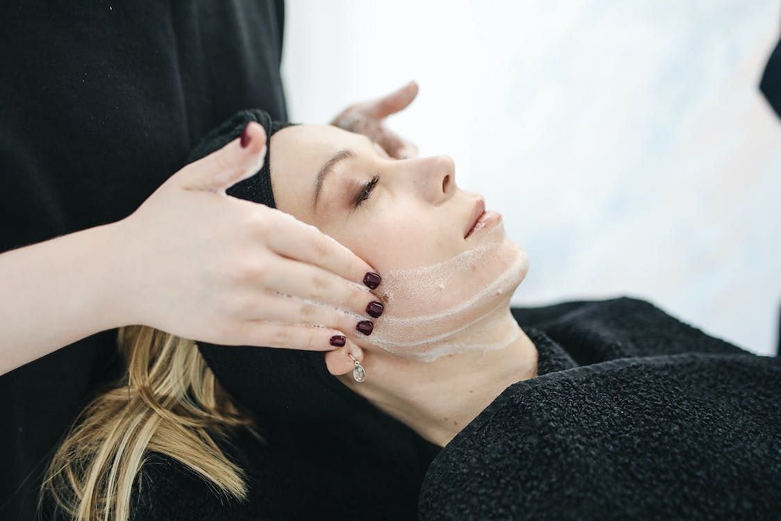 Skin irritation can be a potential side effect of lightening creams. (Polina Tankilevitch/ Pexels)
