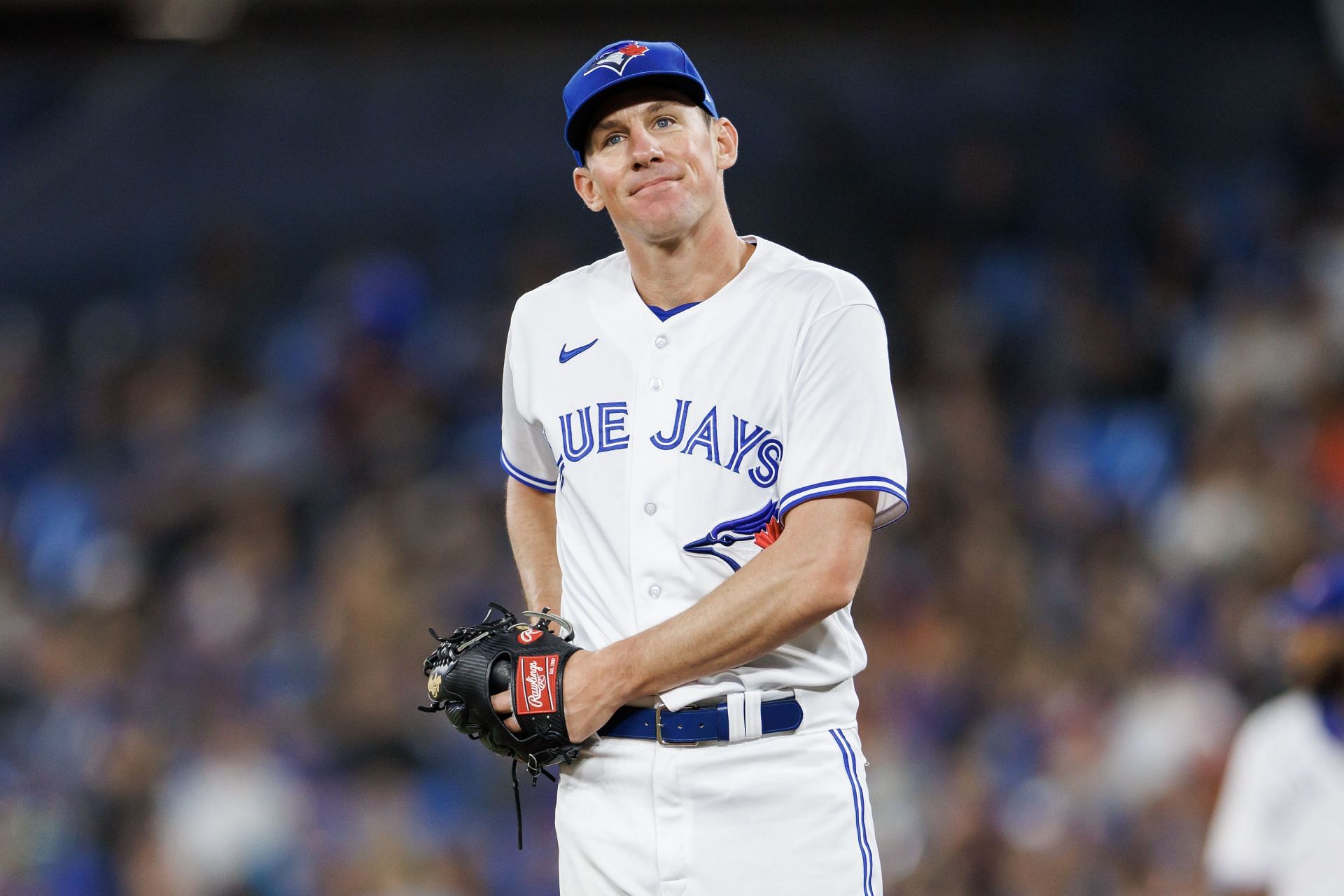 Blue Jays' Chris Bassitt avoids injury after scare in win over