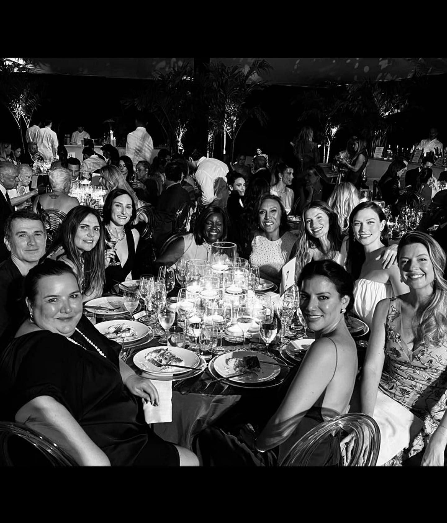 Gisele Bundchen having dinner during the Luz Alliance Miami Gala (credit: IG/@gisele)