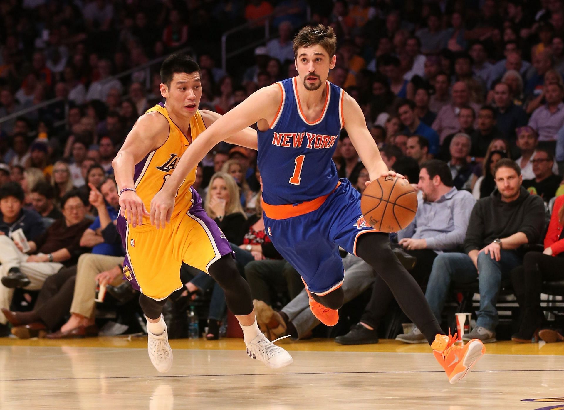 Alexey Shved playing for the New York Knicks against the LA Lakers.
