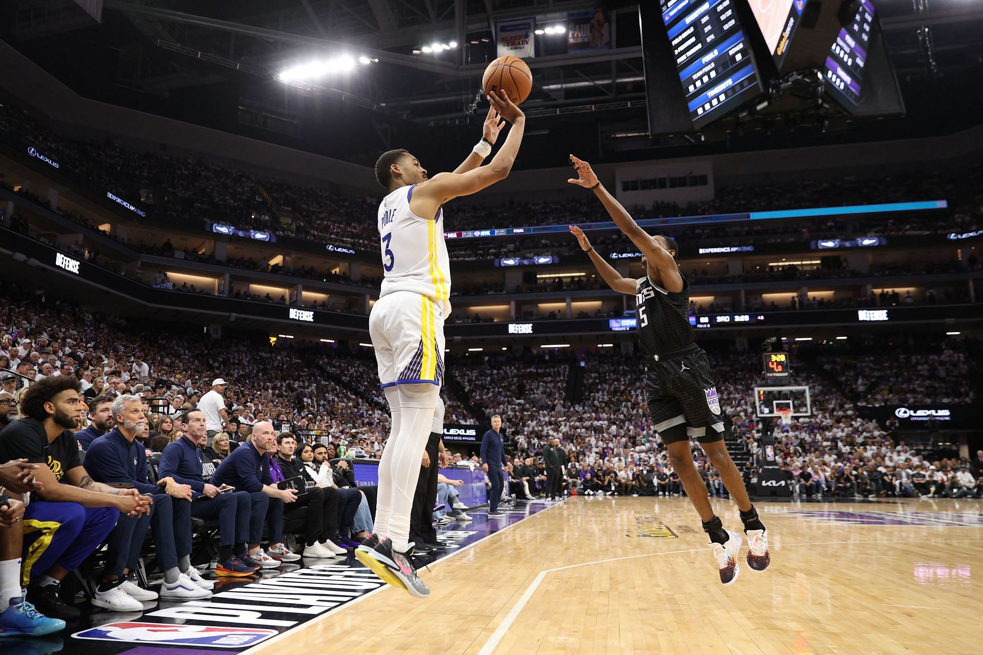 Poole was very efficient and led the bench in scoring (Image via Getty Images)