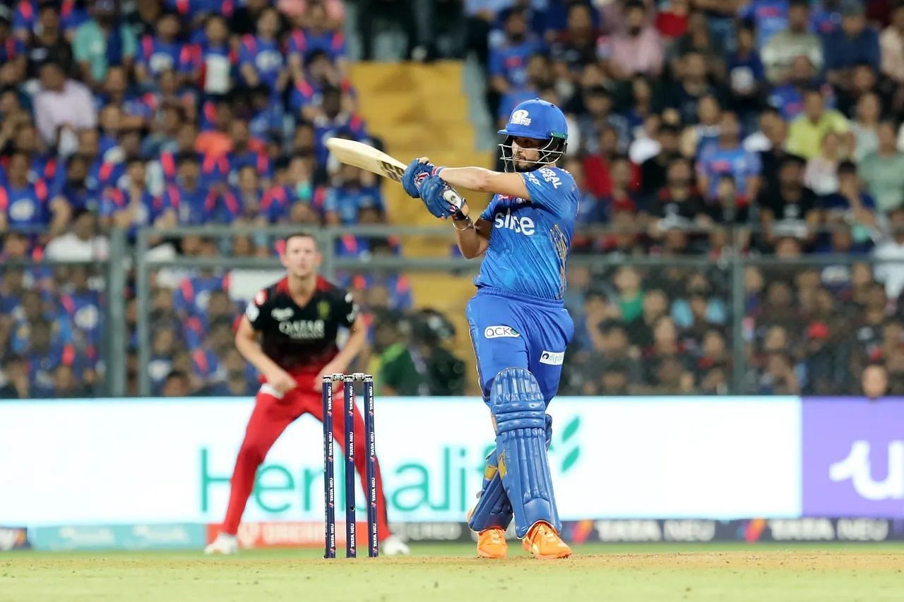 Nehal Wadhera played a responsible knock for MI vs RCB. [P/C: iplt20.com]