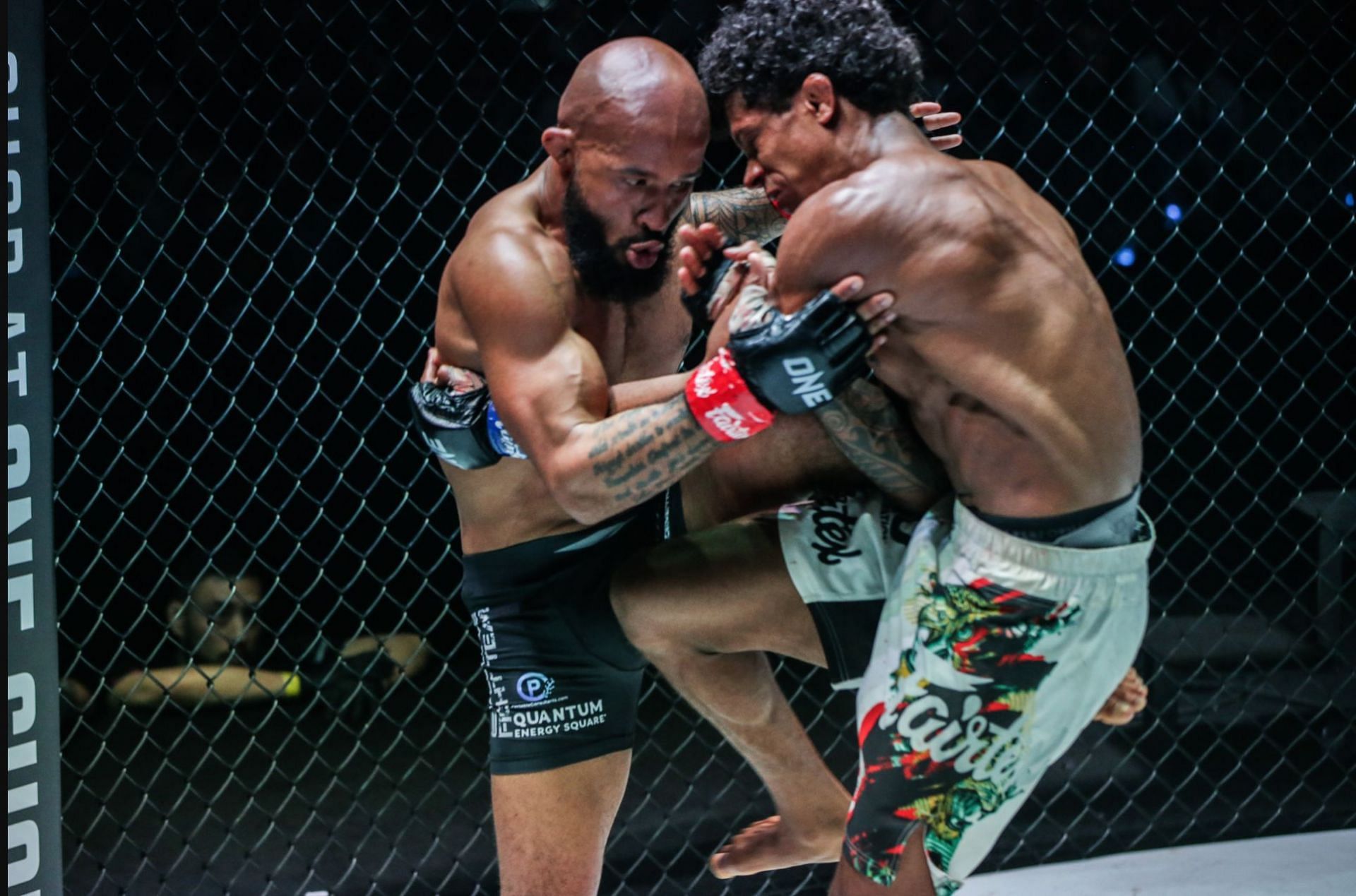 Demetrios Johnson&rsquo;s (L) masterful use of body blows in the clinch was key to victory over Adriano Moraes (R)