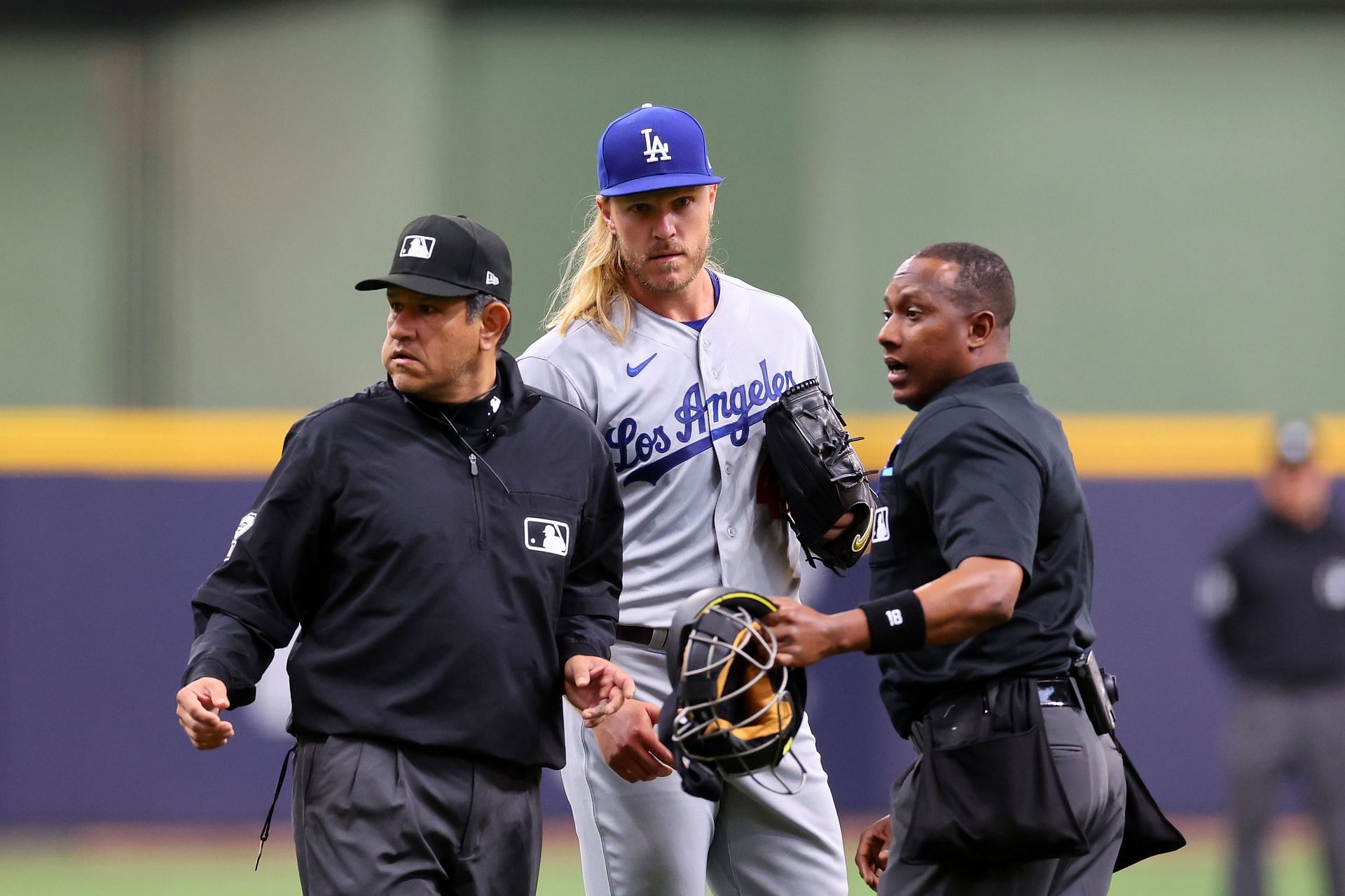 Los Angeles Dodgers v Milwaukee Brewers