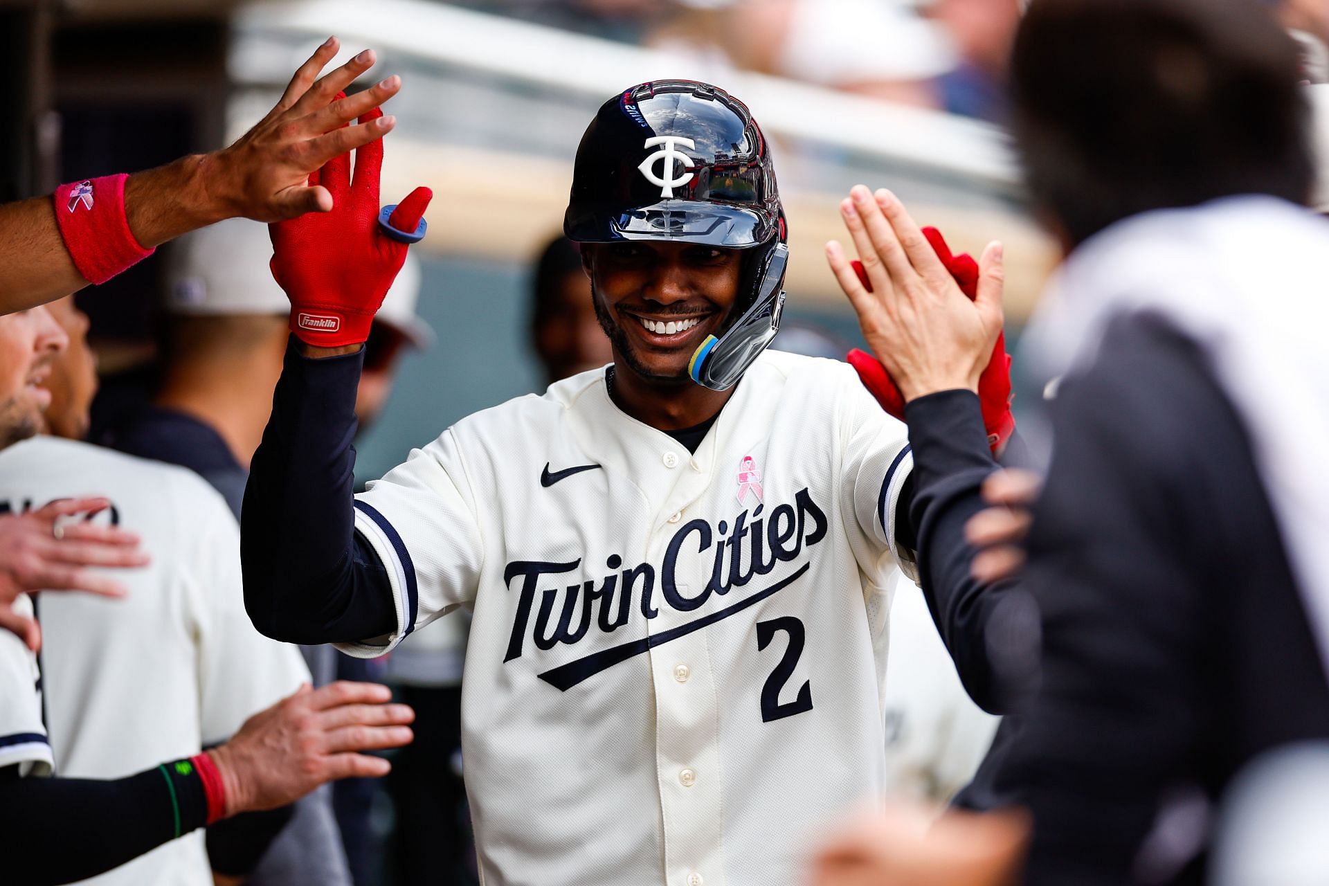 Twins fans still flock to Wrigley Field to follow them even in bad season