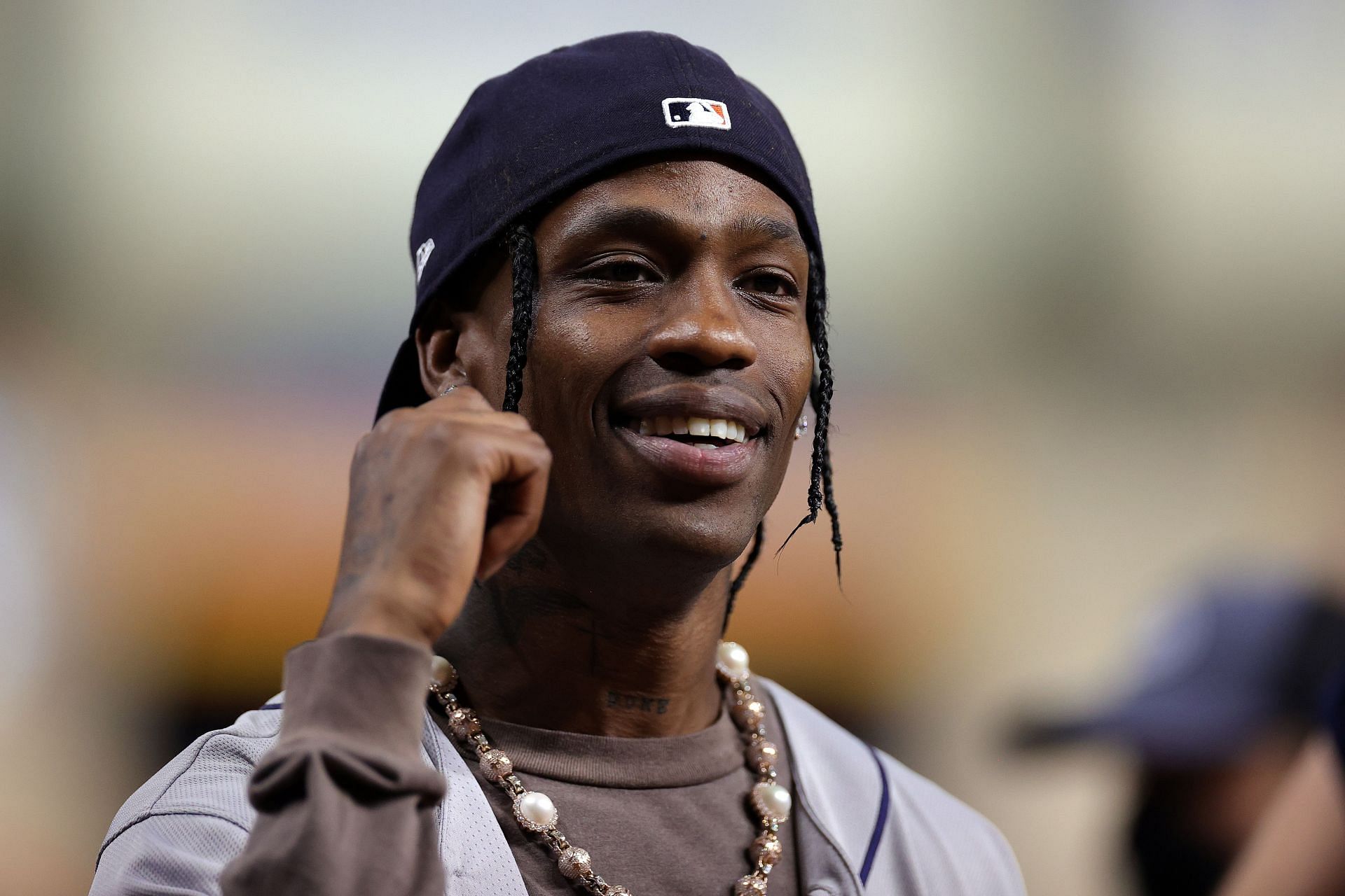Travis Scott attends Astros game, previews new album for players