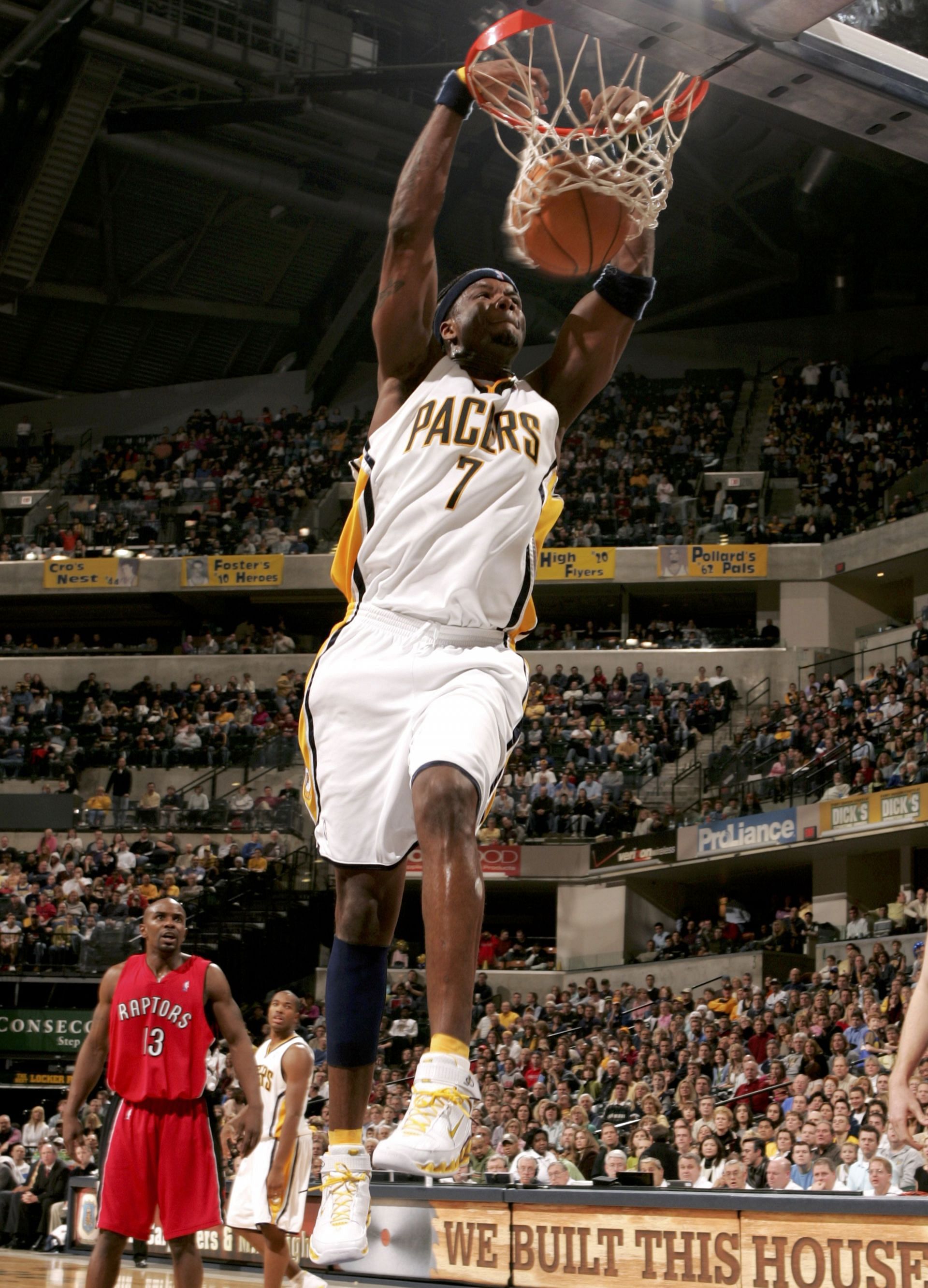 Jermaine O&#039;Neal slams it down