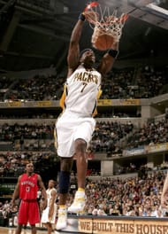 Jermaine O'Neal slams it down