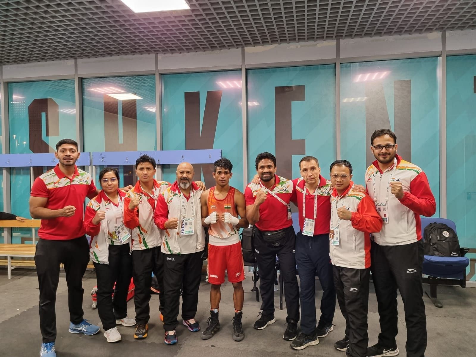 Govind with India&#039;s coaching team after his victory