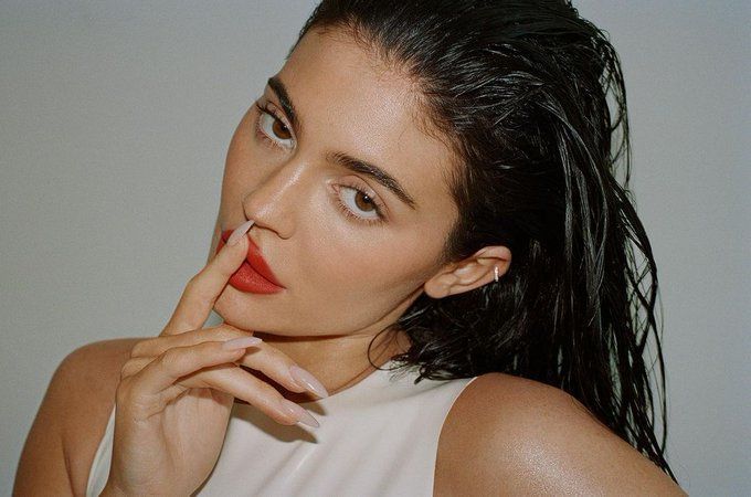 “Kylie is mindful”: Fans laud Kylie Jenner for her “beauty standards