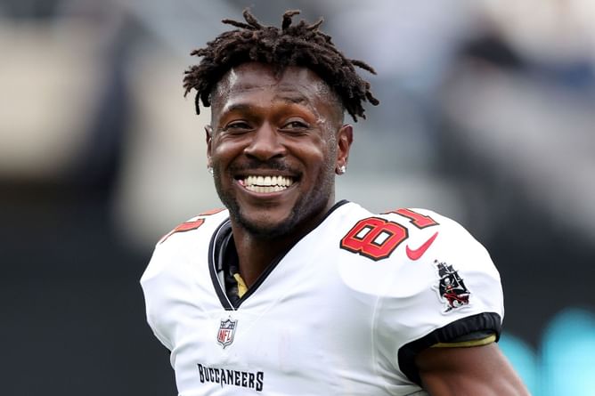 NFL Rumors: Antonio Brown planning huge return to save sinking franchise