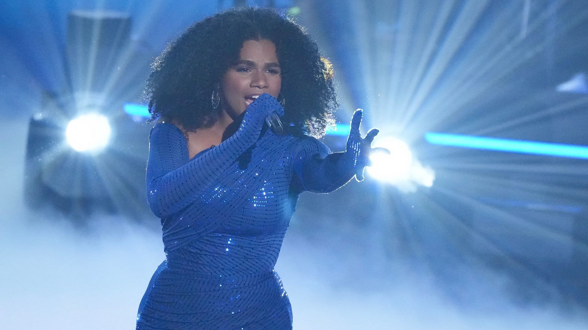 W&eacute; Ani performs on American Idol