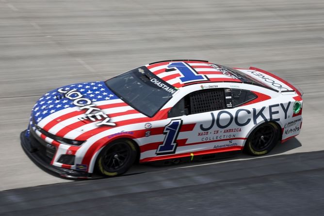 What happened between Ross Chastain and Kyle Larson in NASCAR’s Wurth 400 at Dover?