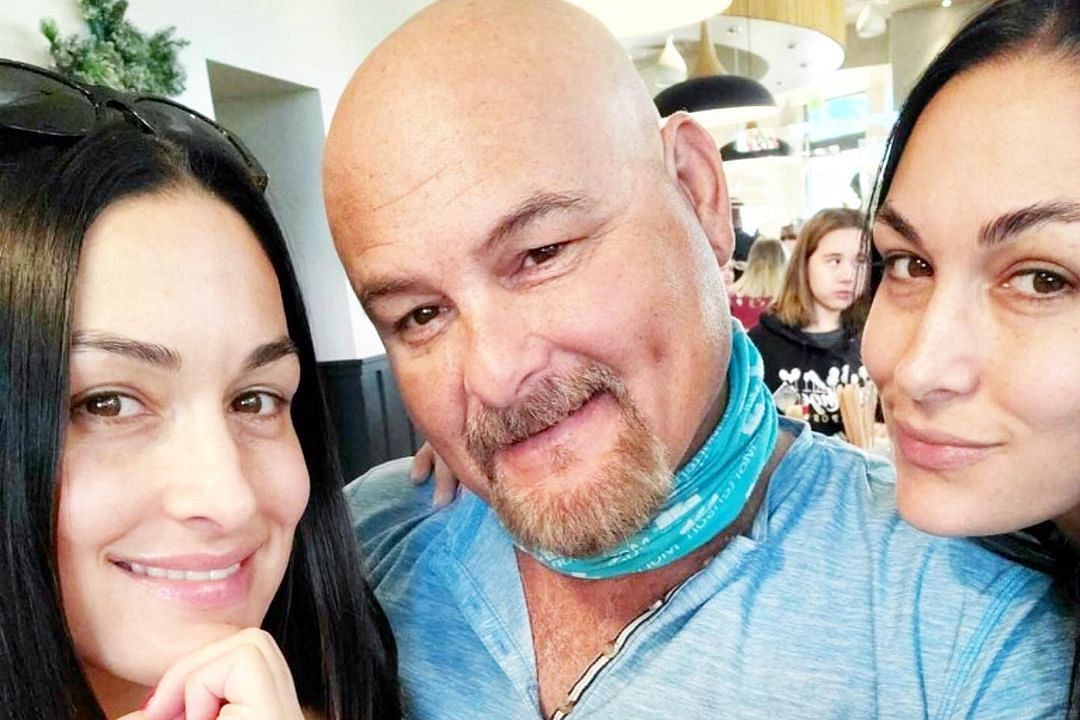 Bella Twins with their father Jonathan, Source: Brie Bella&rsquo;s Instagram