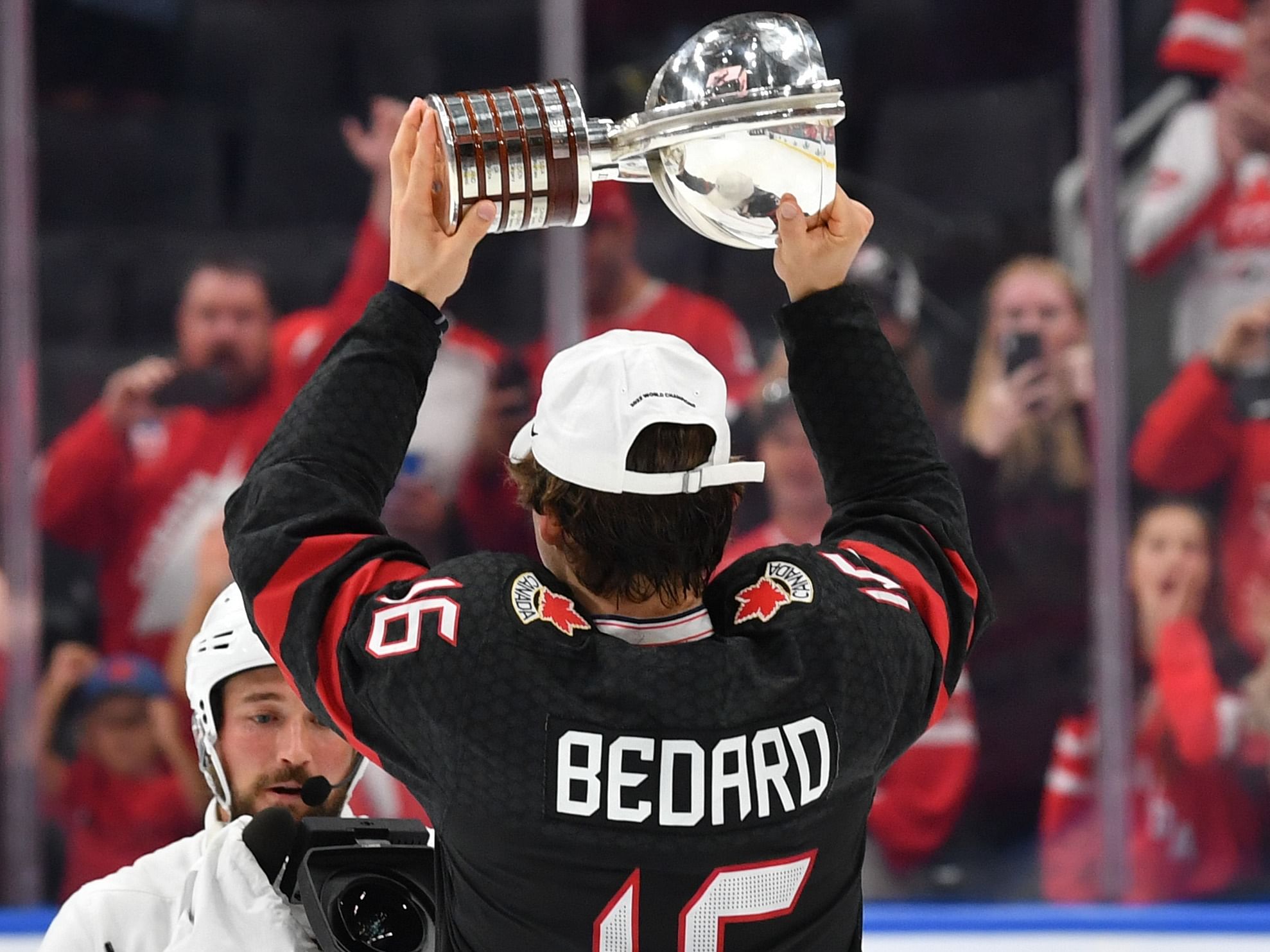 Chicago Blackhawks fans in dreamland after winning Connor Bedard sweepstakes