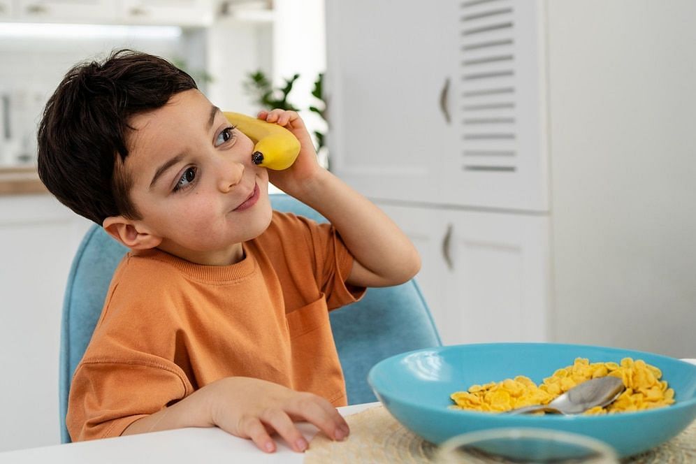 Fiber-rich foods are essential for kids (Image via Freepik)