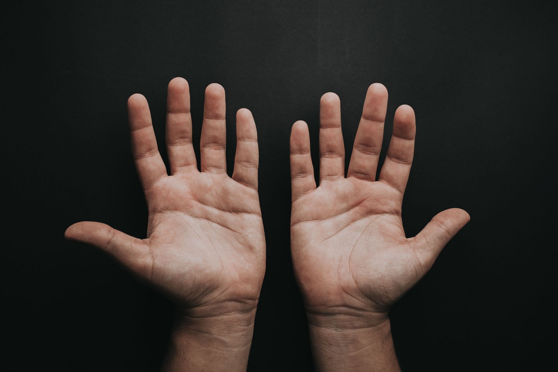 Numbness in hands while sleeping can be due to different causes. (Image via Unsplash/ Luis Quintero)