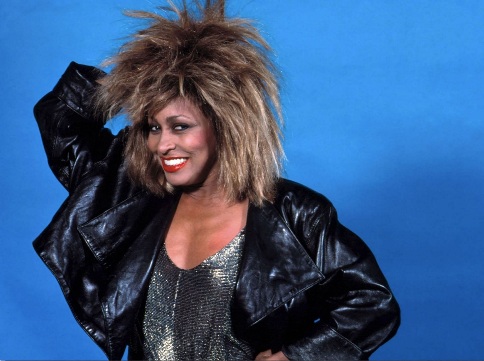 American-Swiss singer and actress, Tina Turner poses for a portrait backstage at the Joe Louis Arena during her &quot;Private Dancer Tour&quot; on August 18, 1985, in Detroit, Michigan(Image via Getty Images)
