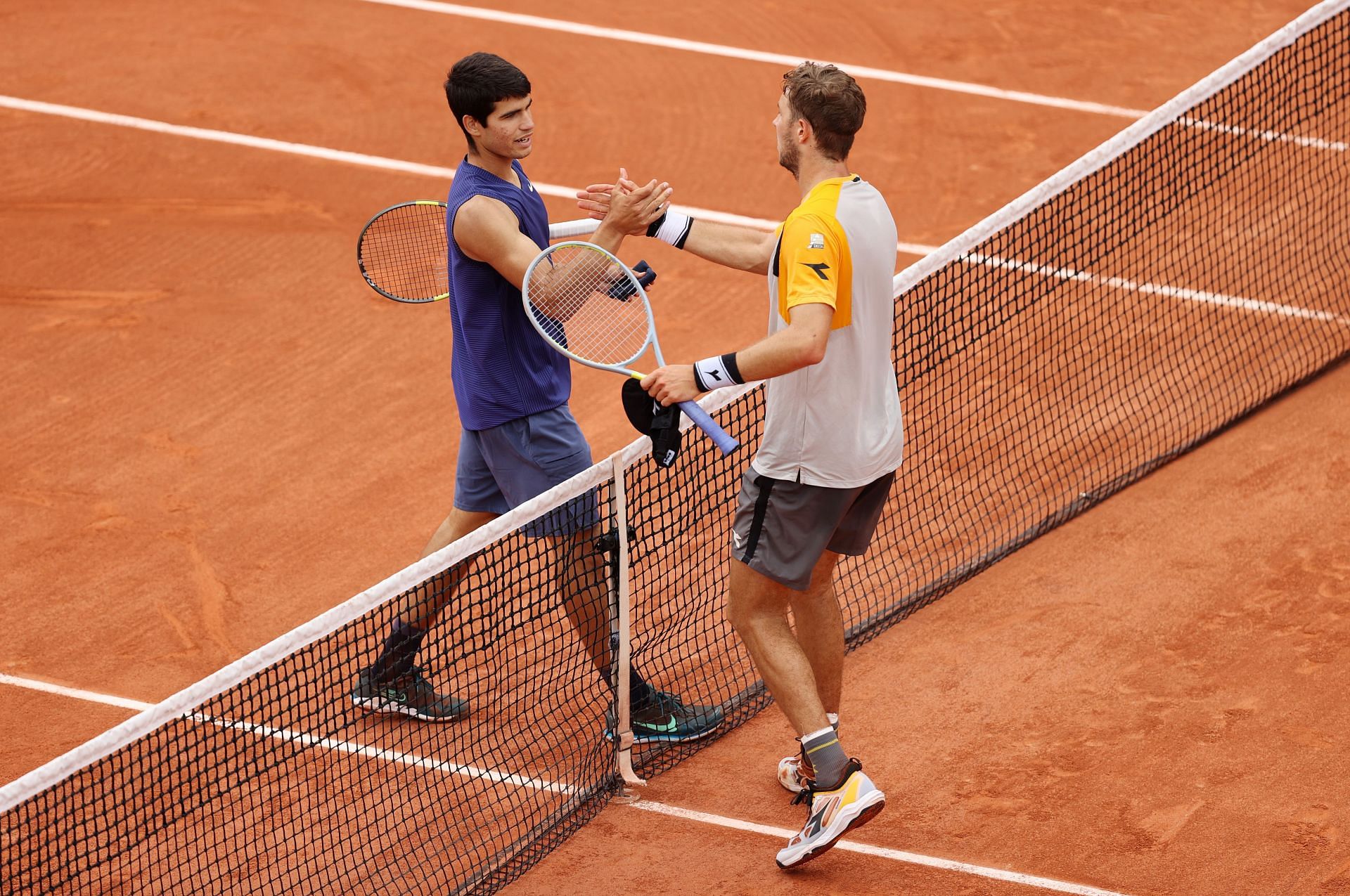 Jan-Lennard Struff defeated Carlos Alcaraz in straight sets at the 2021 French Open