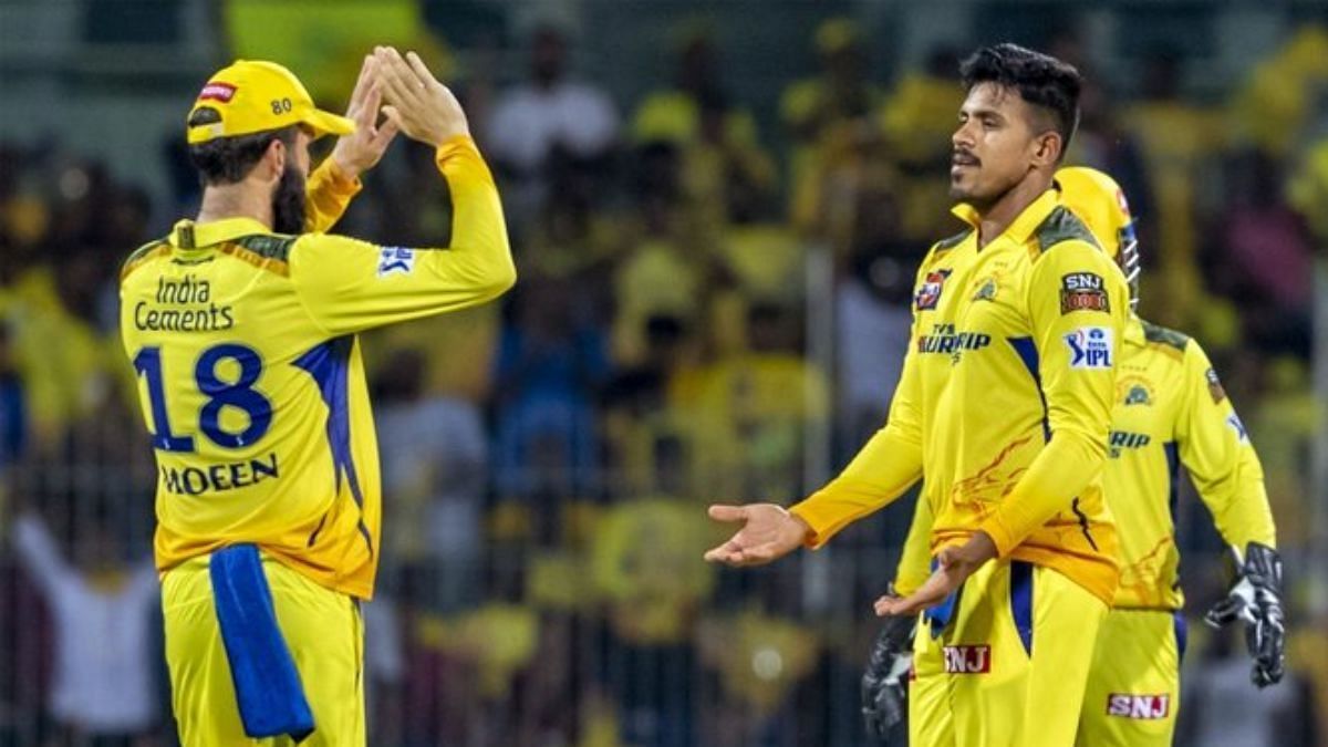 Theekshana (R) needs to rise to the occasion for CSK (Pic Credits: Business Upturn)