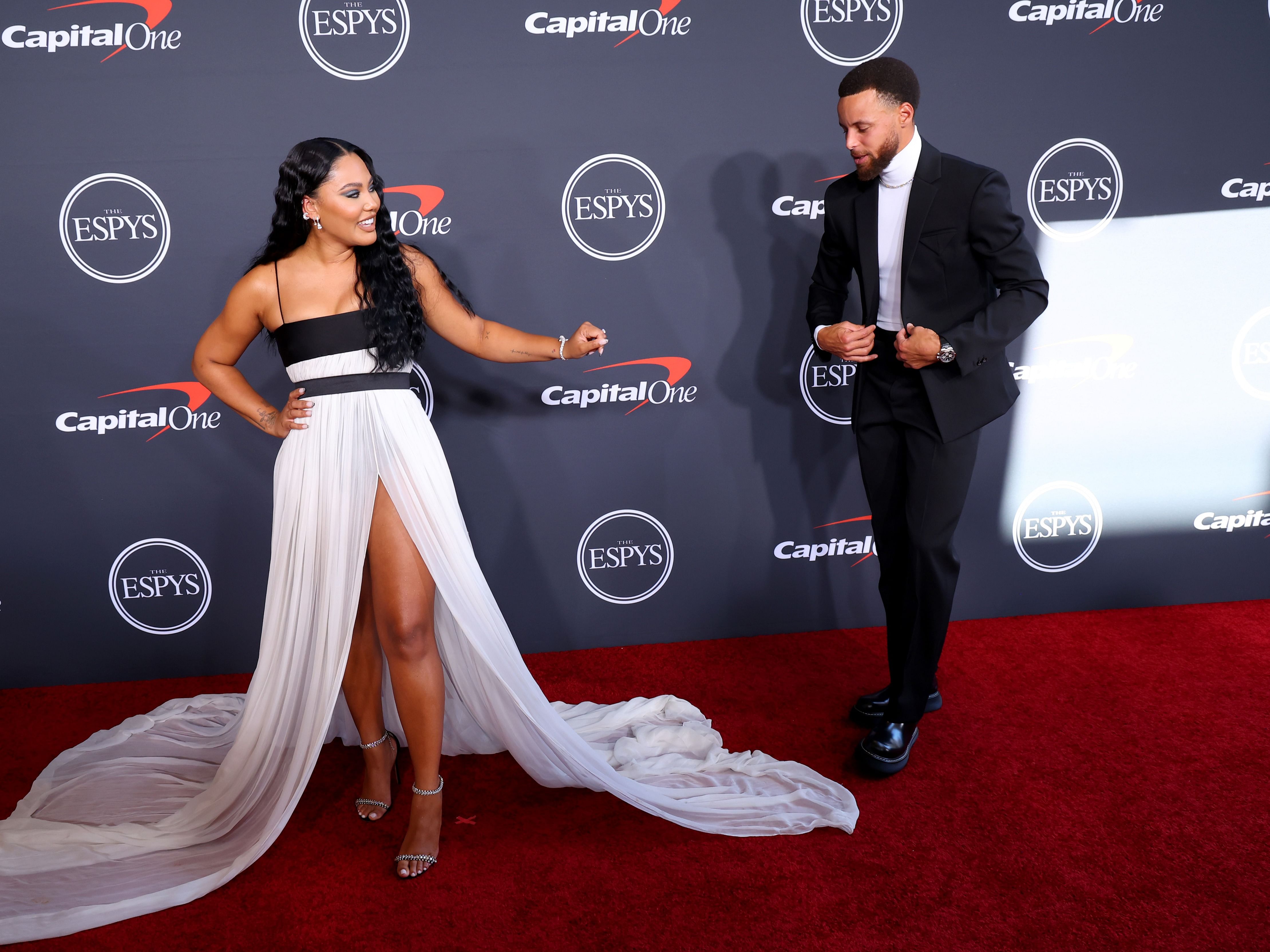 Ayesha and Steph Curry at the 2022 ESPYs - Arrivals