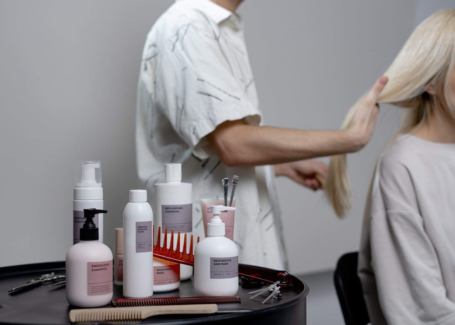 Always choose products depending on the hair porosity. (Photo via Pexels/cottonbro studio)