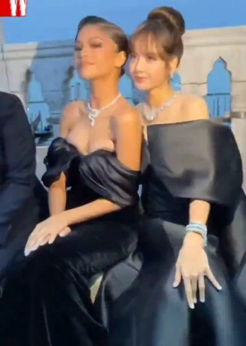 Zendaya, BLACKPINK's Lisa, and Anne Hathaway Were Photographed Together at  a Bulgari Event, and It's Simply Too Powerful