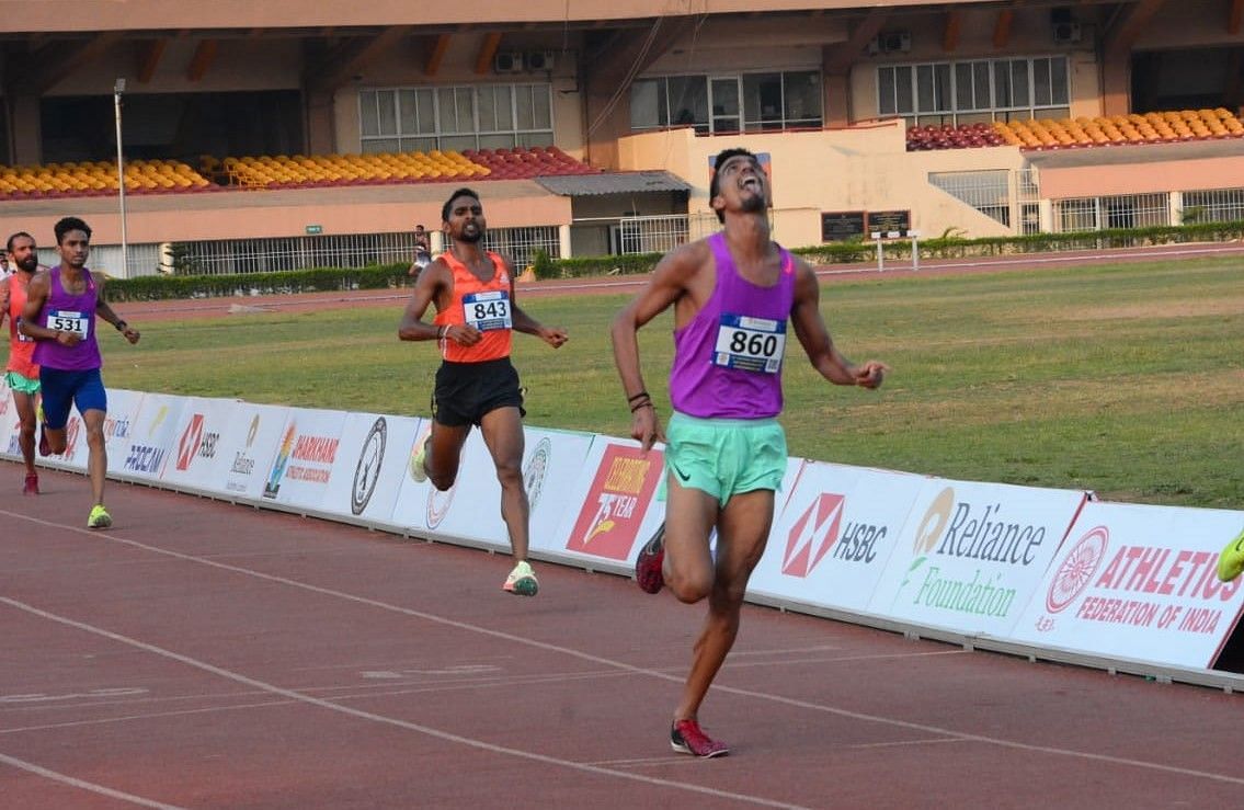 Gulveer Singh on his way to winning gold in men&rsquo;s 10,000m track race during Federation Cup Senior Athletics Championship in Ranchi on Monday. Photo credit: AFI 