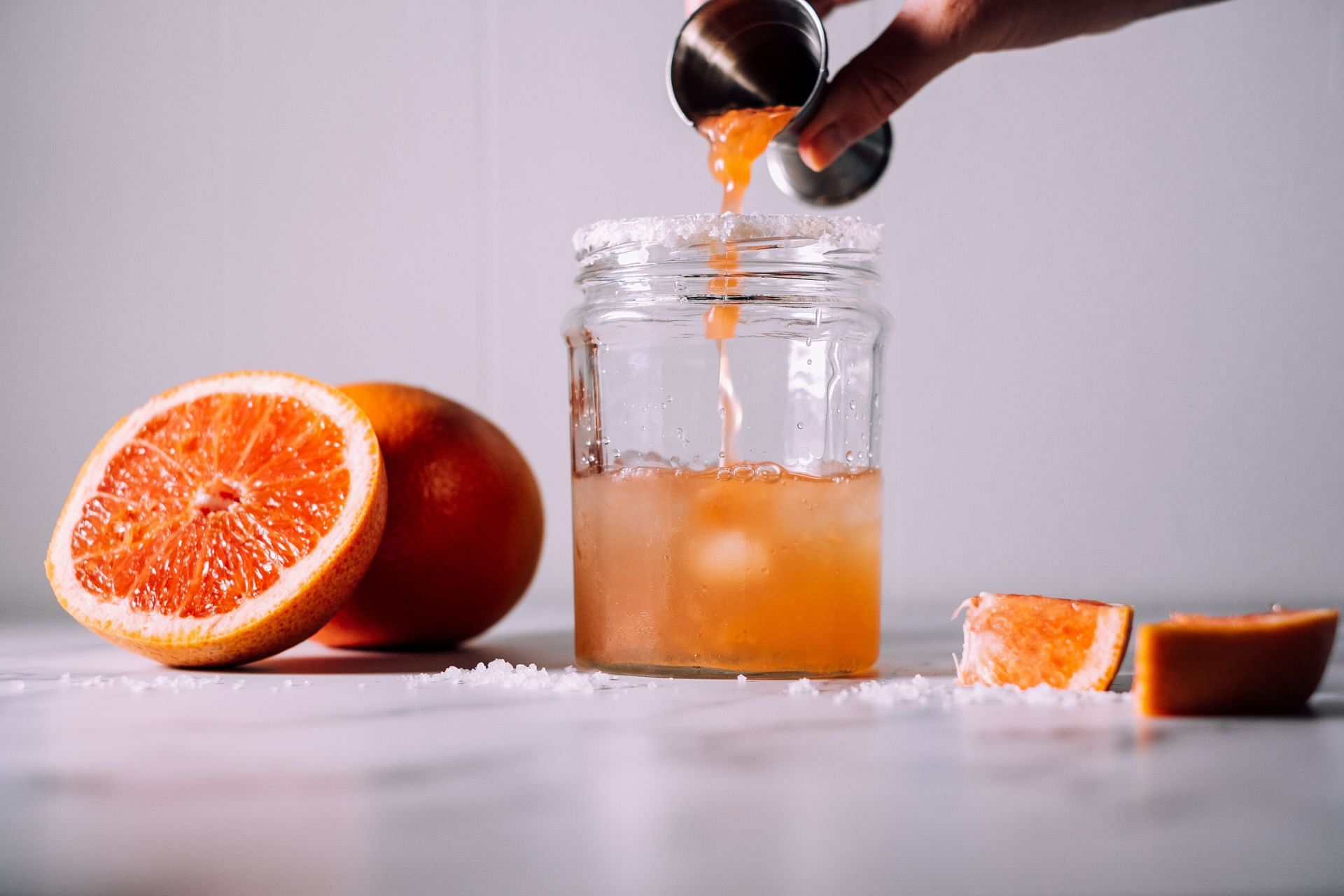 Grapefruit juice is rich in antioxidants (Image via Unsplash/Rnck Content Studio)
