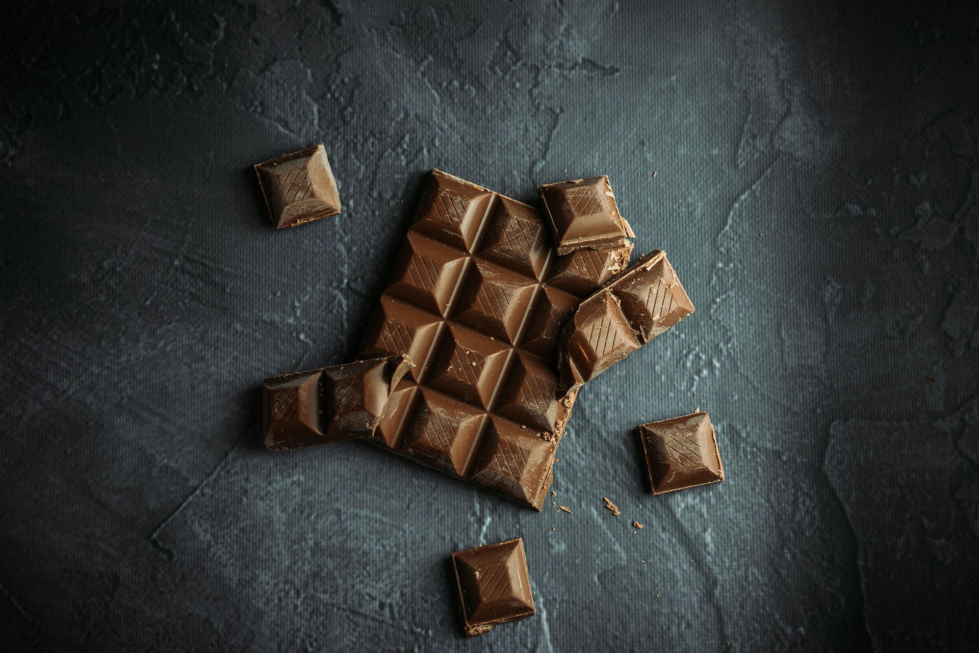 Dark chocolate improves dopamine levels. (Image via Unsplash/ Tamas Pap)