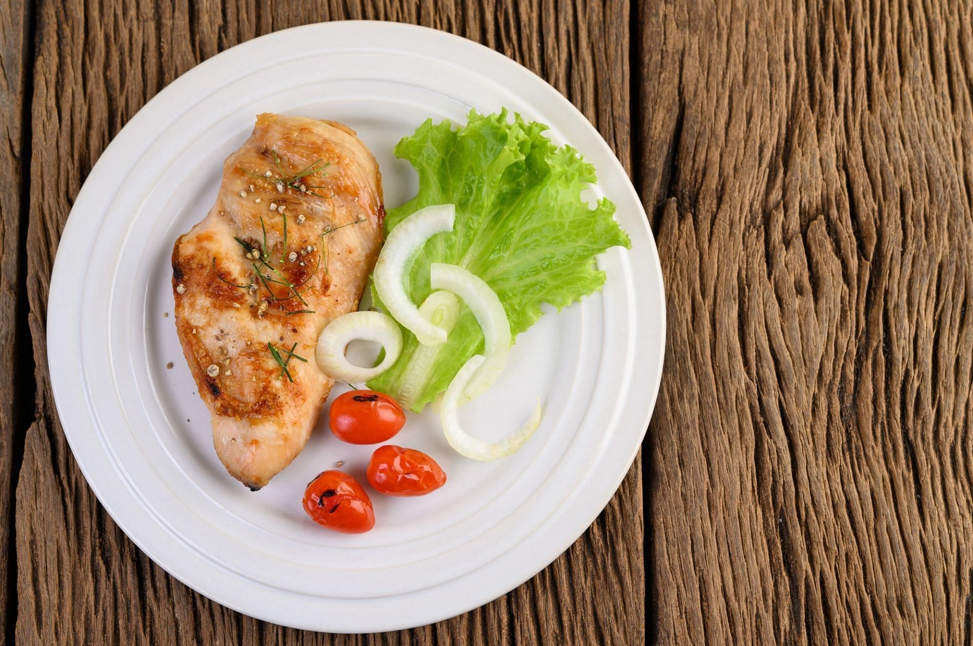 Chicken breast is an excellent source of protein. (Image via Freepik)
