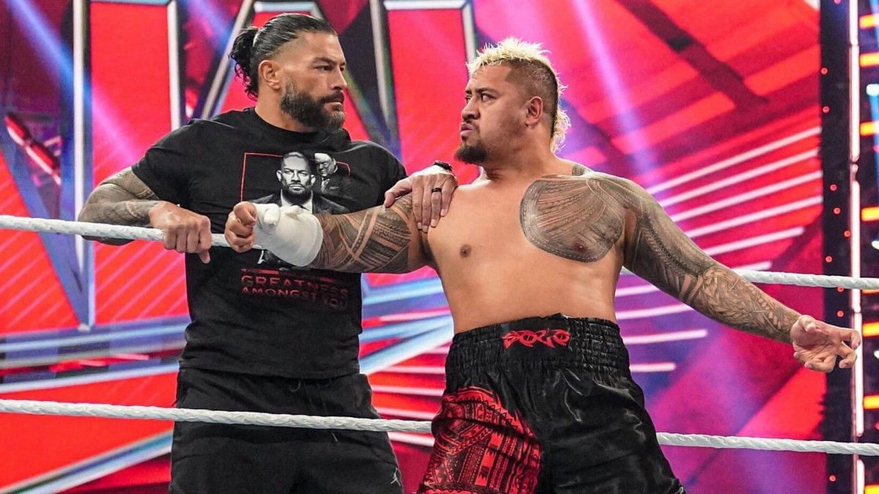 WWE सुपरस्टार्स रोमन रेंस और सोलो सिकोआ 