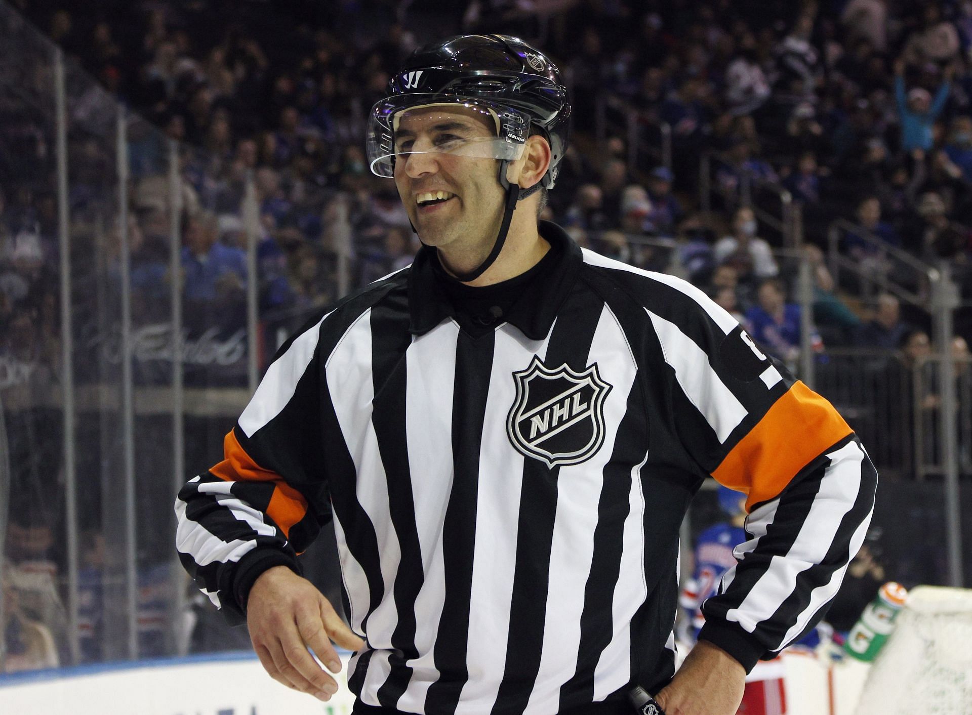 NHL ref Chris Rooney goes cringe at Rangers-Lightning game