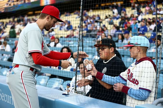 Los Angeles Dodgers fans wary about Trea Turner claiming team never made him an offer in free agency: "Not like he wanted to be here anyways"
