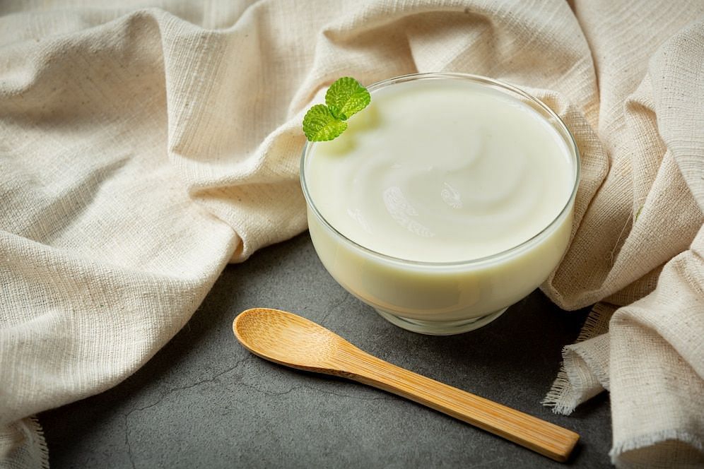 yogurt can improve mental health (Image via freepik/jcomp)