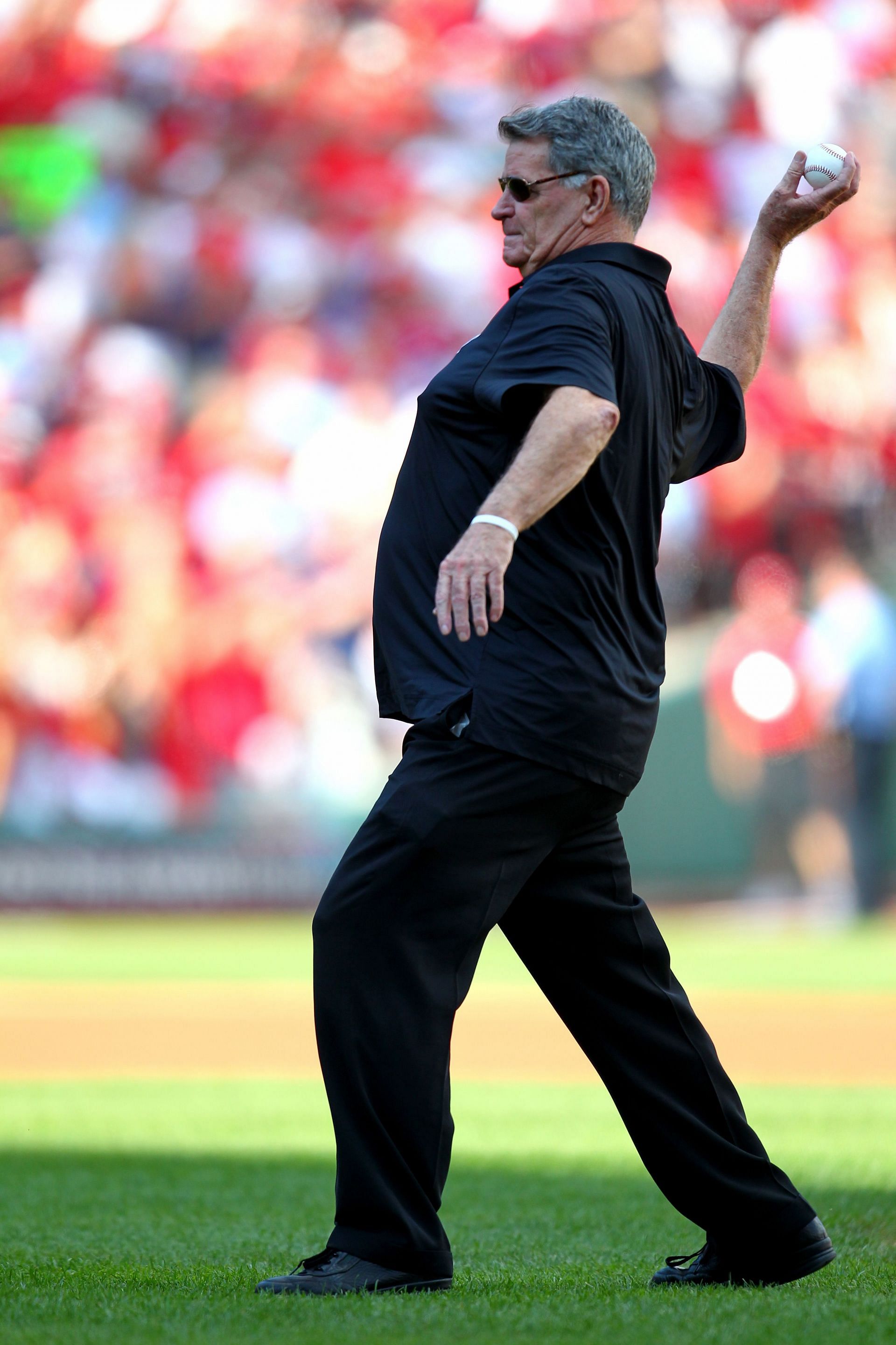Mike Shannon throwing out a first pitch