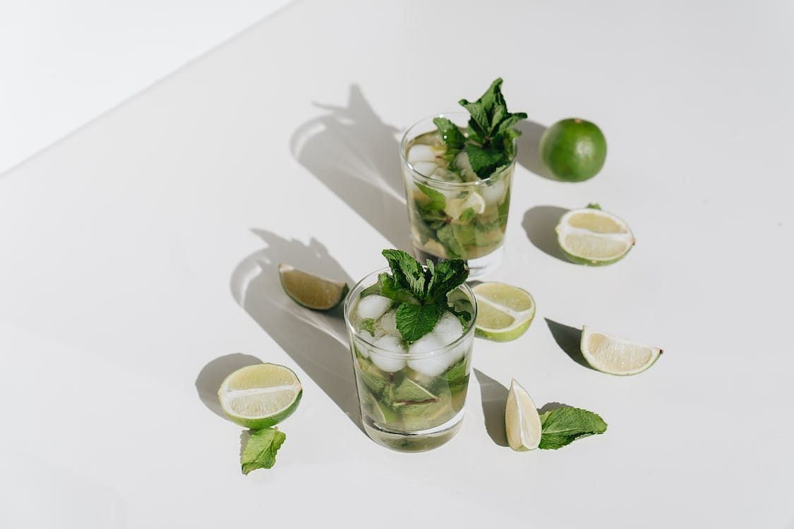 By making mint water a part of your daily routine, you can provide the necessary support to your respiratory system. (alleksana/pexels)
