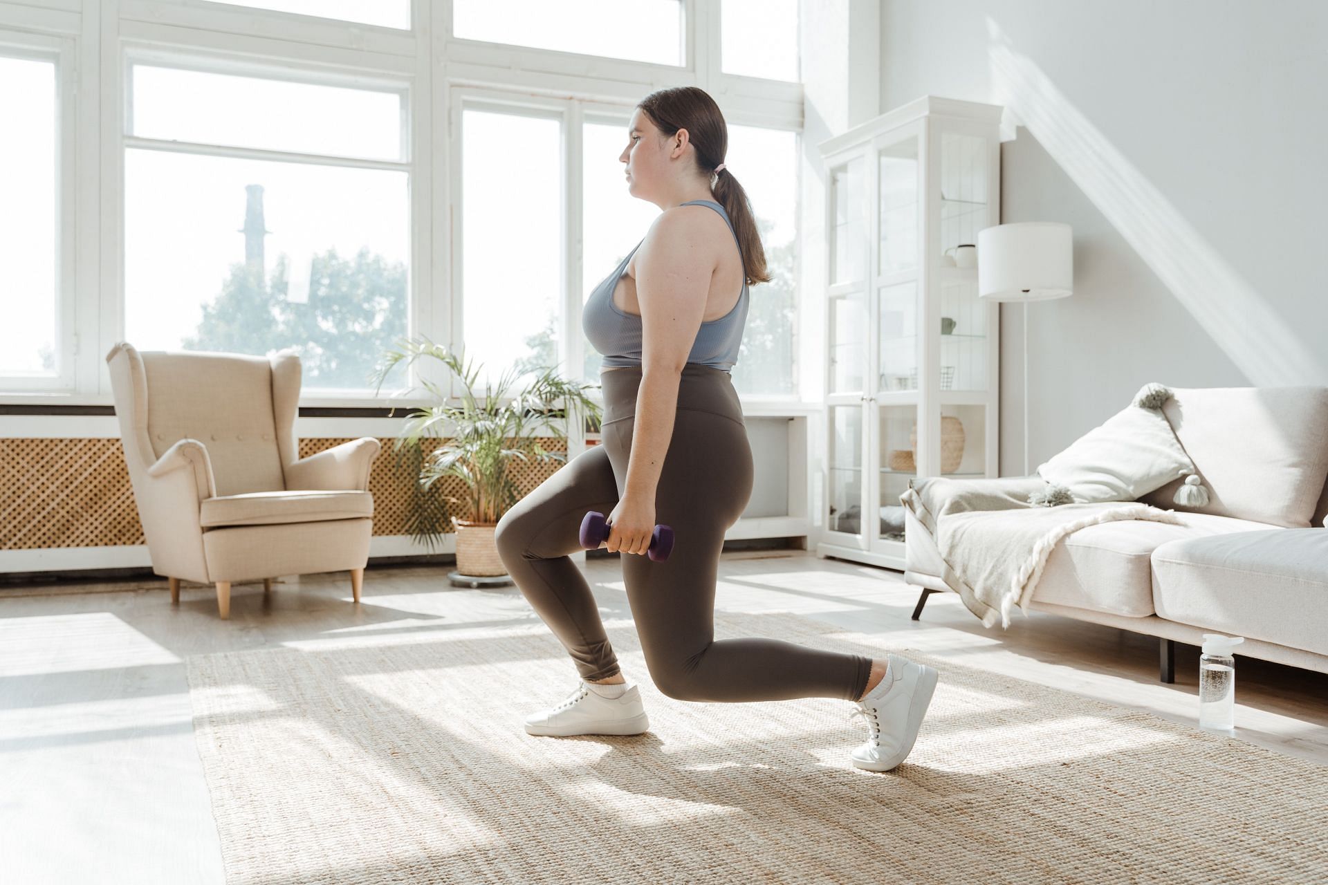 This exercise can also improve balance. (Image via Pexels/ Mart Production)