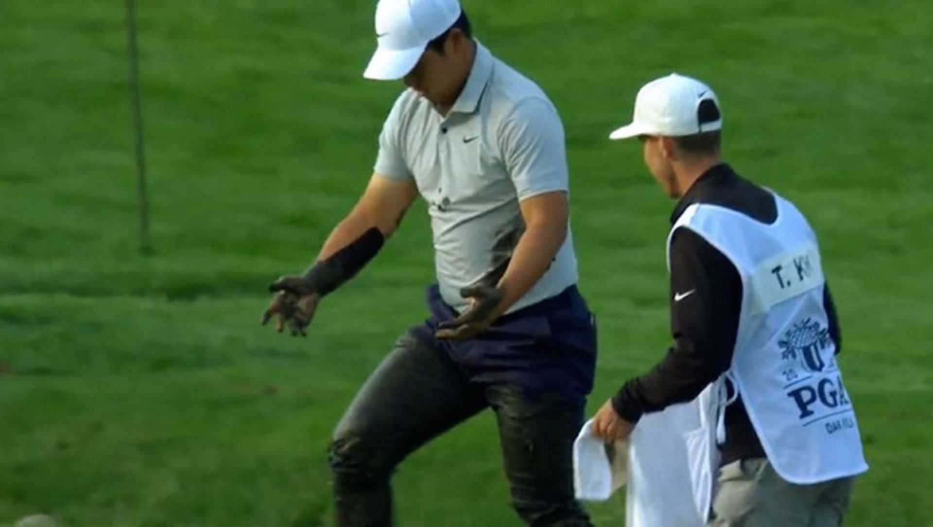 Tom Kim all cover in mud during the major golf tournament 2023 PGA Championship (Image via Twitter @TMZ_Sports).