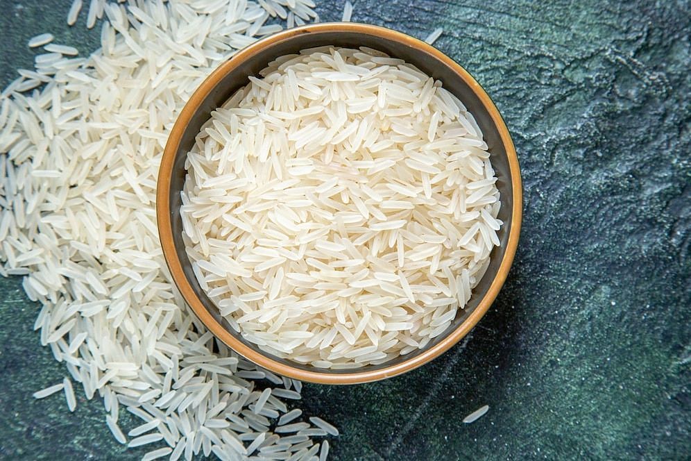 discover the goodness of white rice (image via freepik/mdjaff)